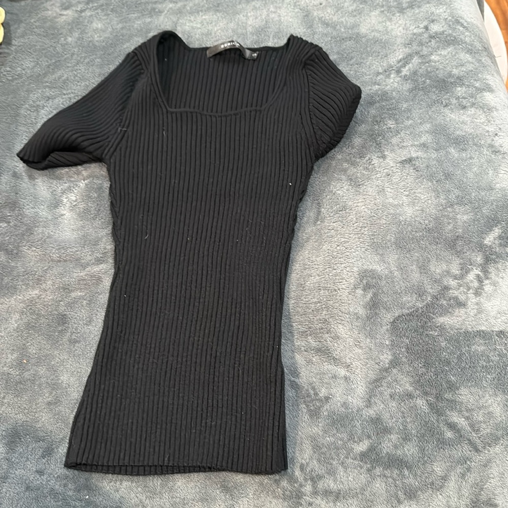 BLACK CROP TOP